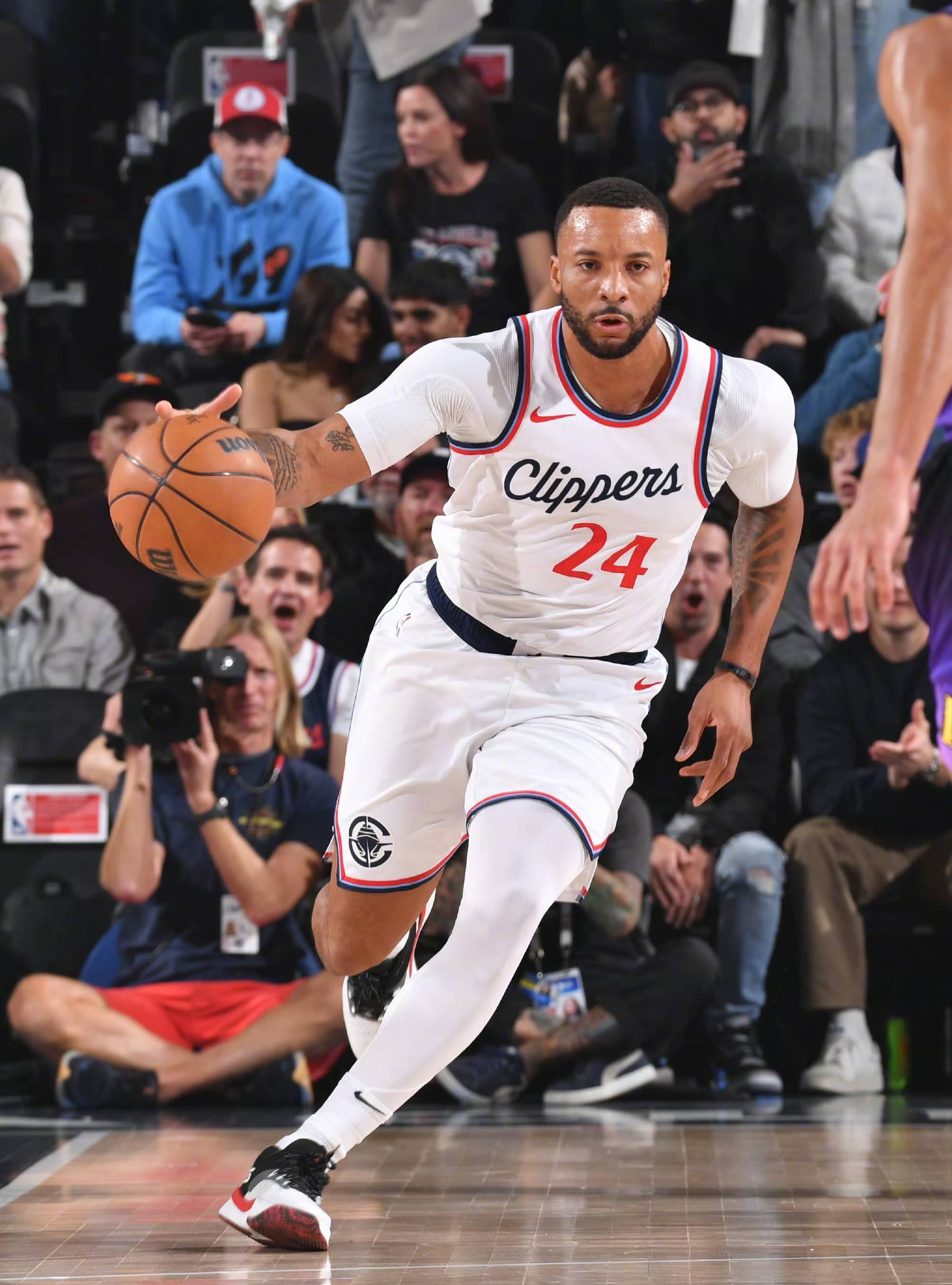 关于NBA西部决赛：湖人横扫快船队晋级总决赛的信息